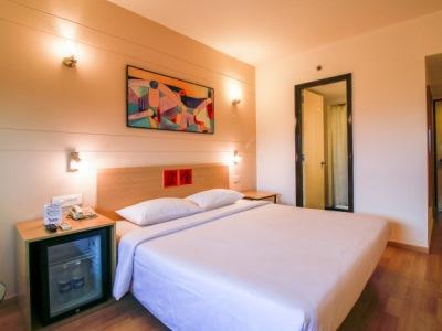 Hotel Red Fox By Lemon Tree Hotels,