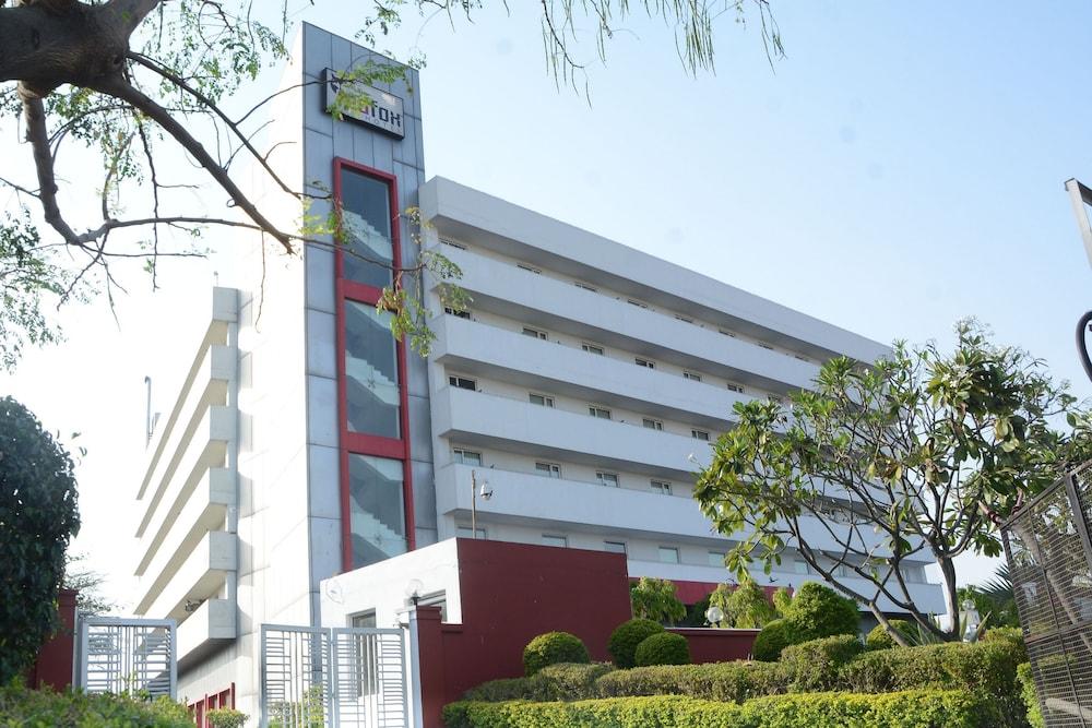 Hotel Red Fox By Lemon Tree Hotels, Jaipur