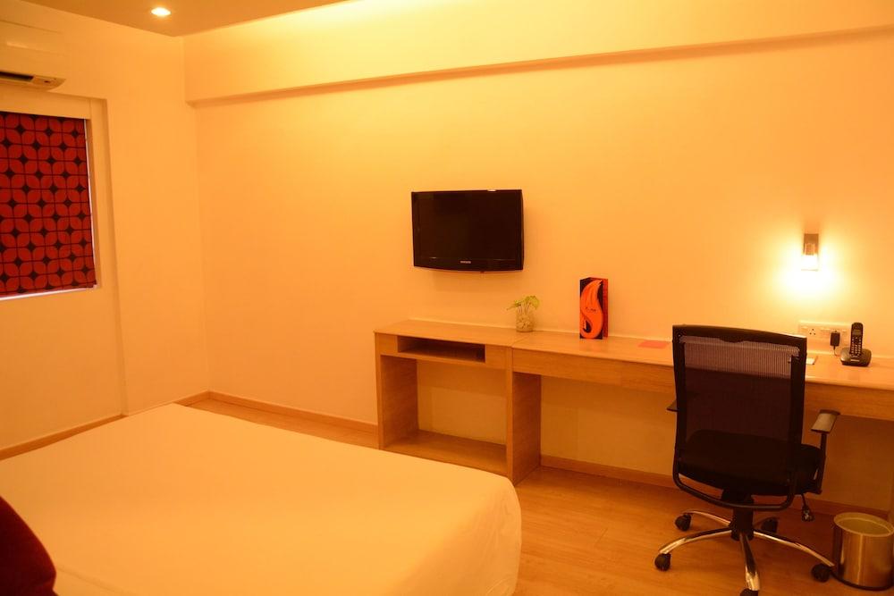 Hotel Red Fox By Lemon Tree Hotels,