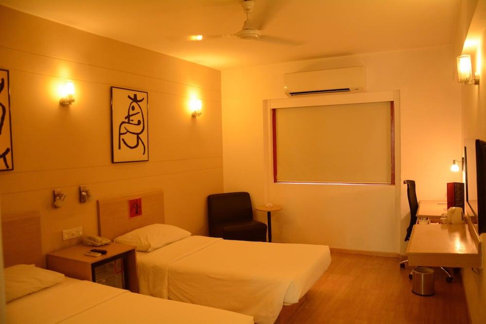 Hotel Red Fox By Lemon Tree Hotels,