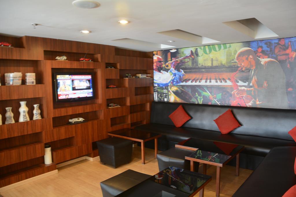 Red Fox By Lemon Tree Hotels, Hotel