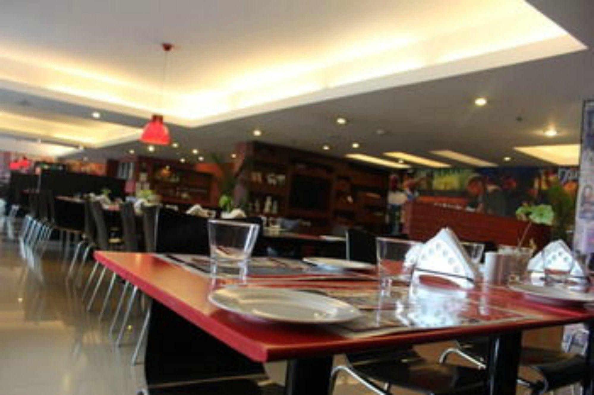 Hotel Red Fox By Lemon Tree Hotels, 3*