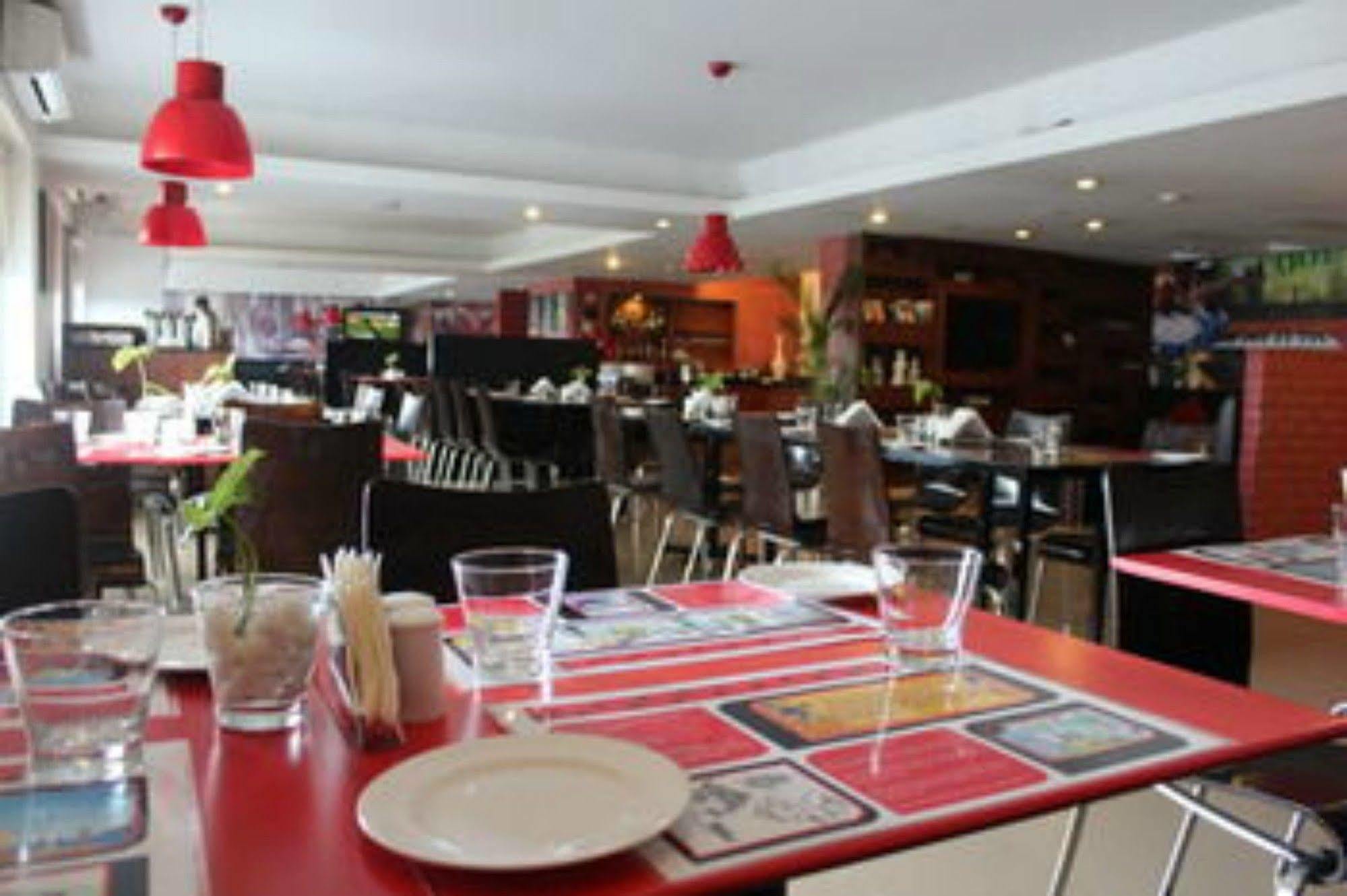 Red Fox By Lemon Tree Hotels, Hotel