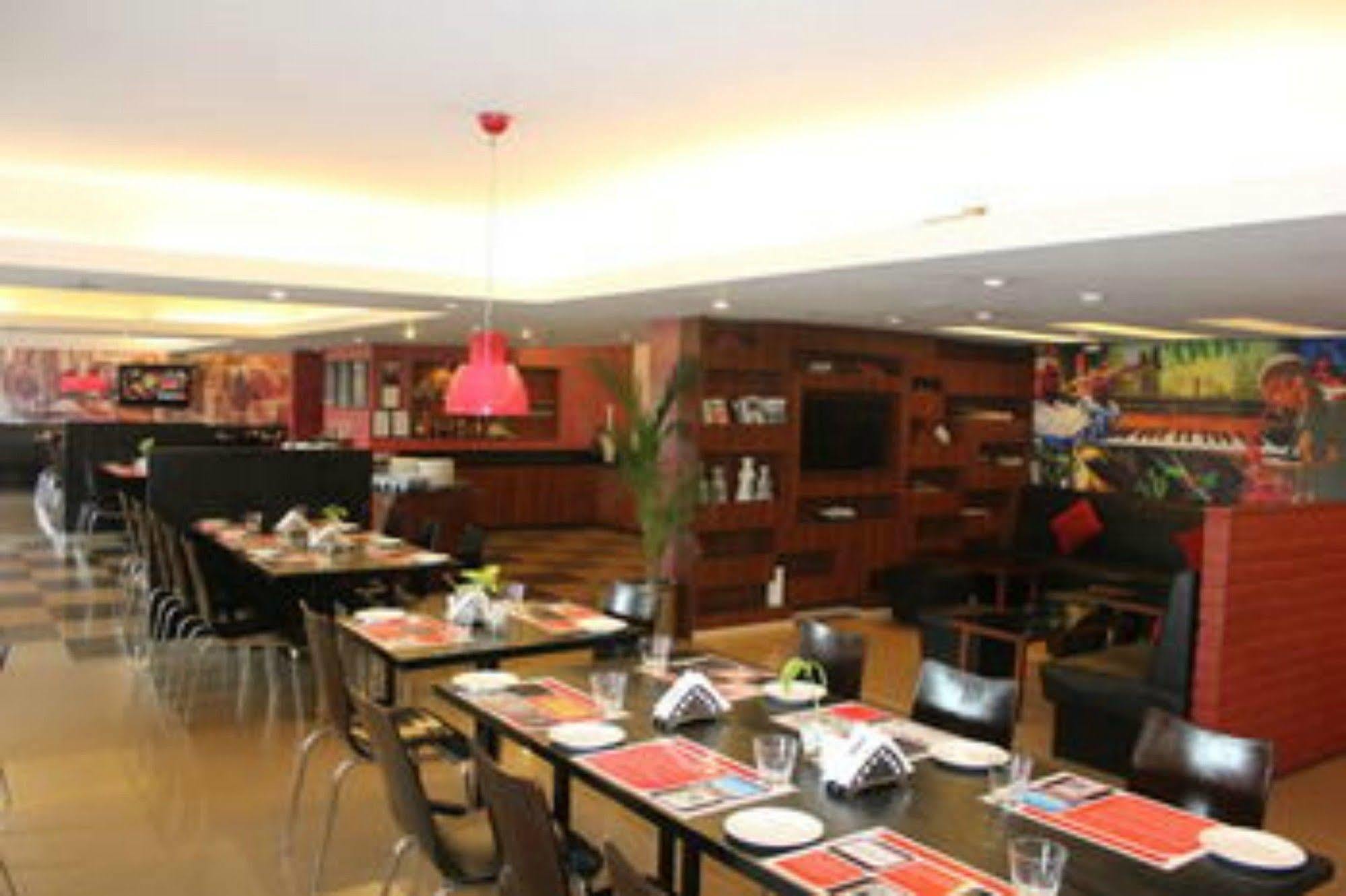 Red Fox By Lemon Tree Hotels, 3*