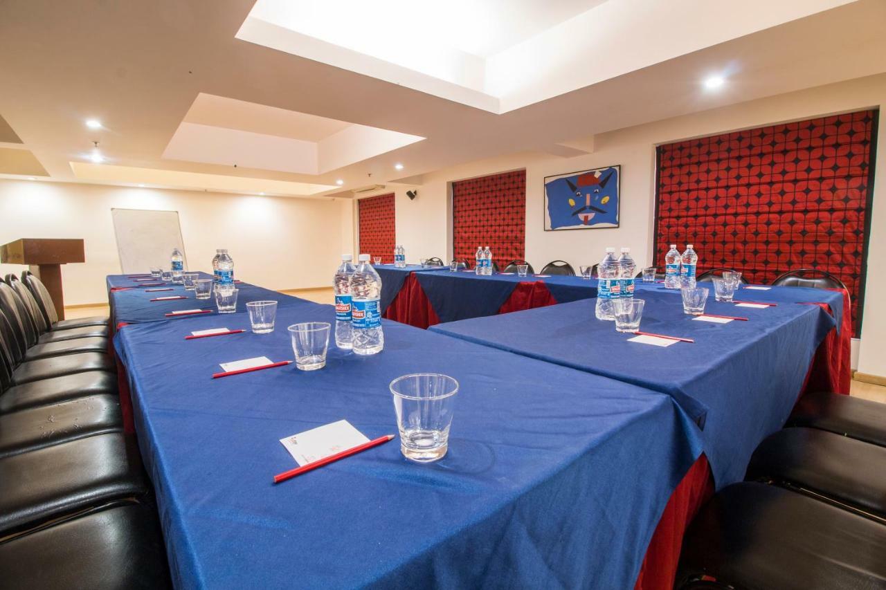 Red Fox By Lemon Tree Hotels, 3*